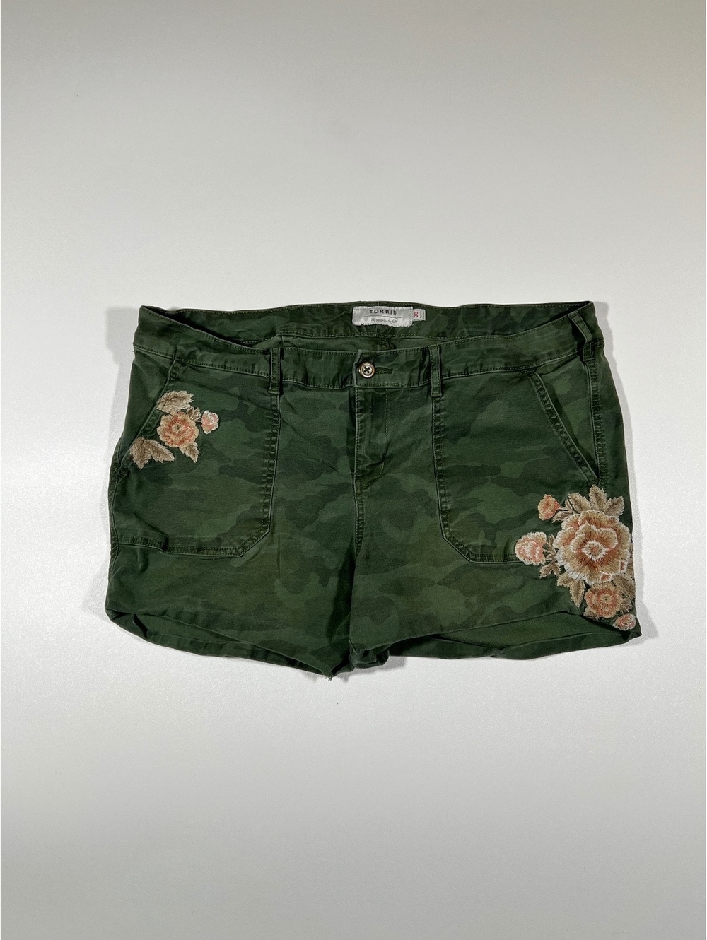 Torrid Camo Shorts Womens Size 20 Green Floral Embroidered Denim Style Cutoffs